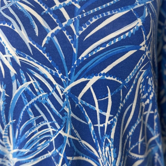 Lilly Pulitzer Ruffle 3/4 Sleeve Top in Blue and White Size Medium - Picture 2 of 9